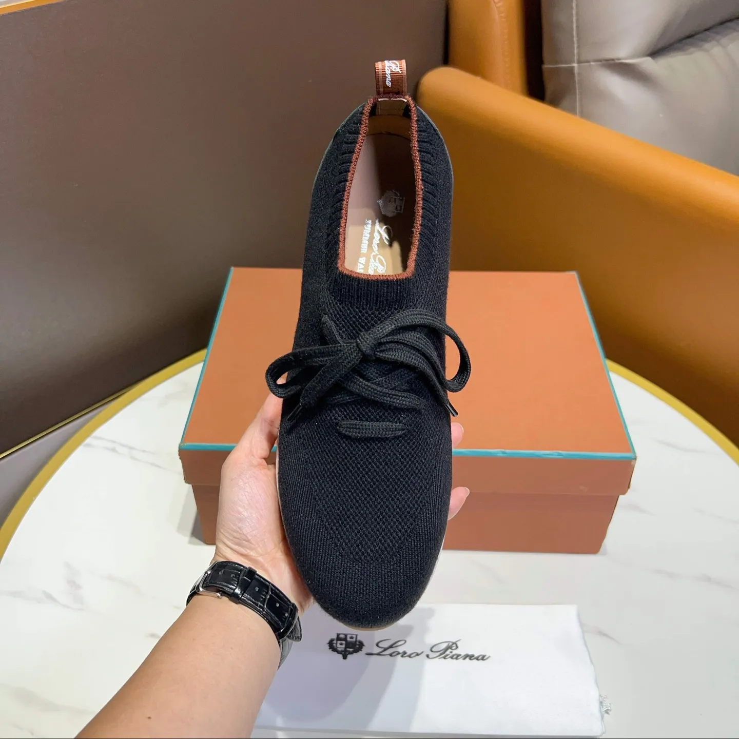 Factory price: 400💰 (loro men's shoes💰iana) New moccasin shoes official website original 1:1 mold opening, original quality💯fine workmanship, high-end luxury☘The upper is made of original waterproof treated breathable fly-woven suede🌴luxury🐂leather lining🍓rubber wear-resistant and non-slip outsole, size 38-44 (size 45 can be customized)